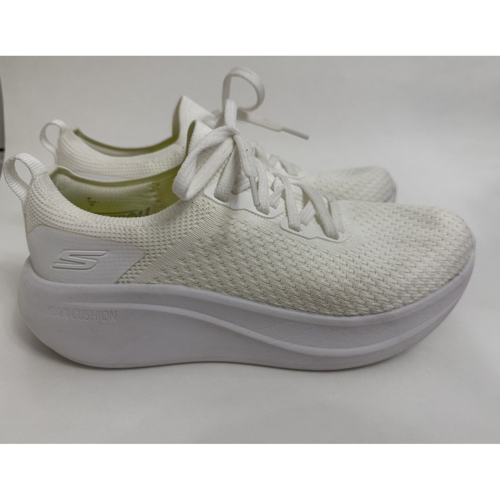 Skechers Max Cushioning Essential White Running Sneakers Size 7.5 Unisex Comfort
